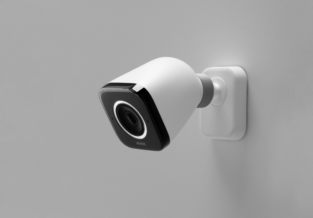 Outdoor cameras deals compatible with vivint